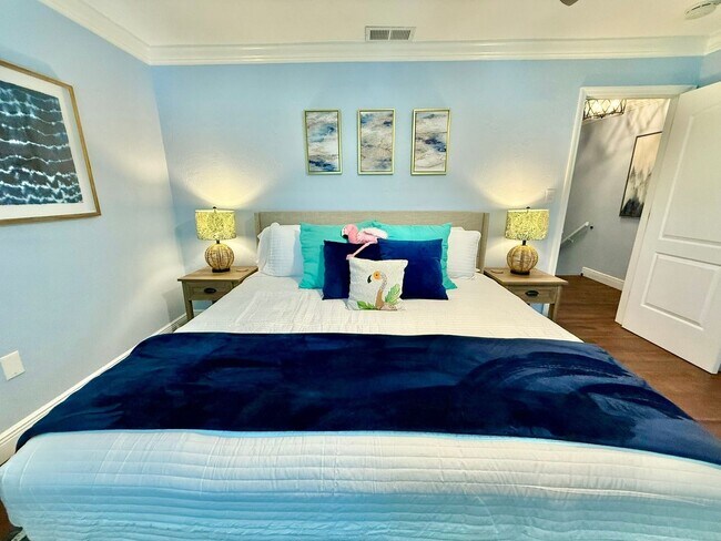 Building Photo - Beautiful 2 Bedroom Townhome in NSB with p...