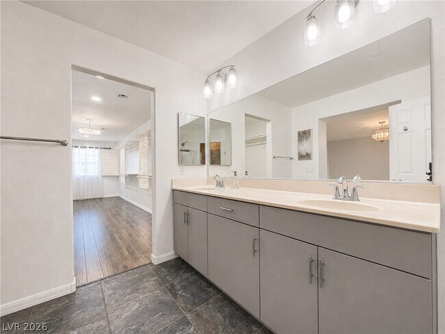 Building Photo - 372 Ambitious St