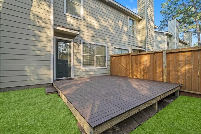 Building Photo - 122 S Walden Elms Cir