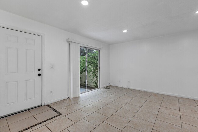 Building Photo - Freshly Updated 2-Bedroom Home with Stainless Steel Appliances & Private Patio – Ocala, FL