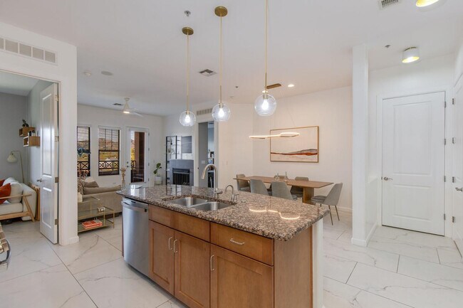 Building Photo - 7291 N Scottsdale Rd