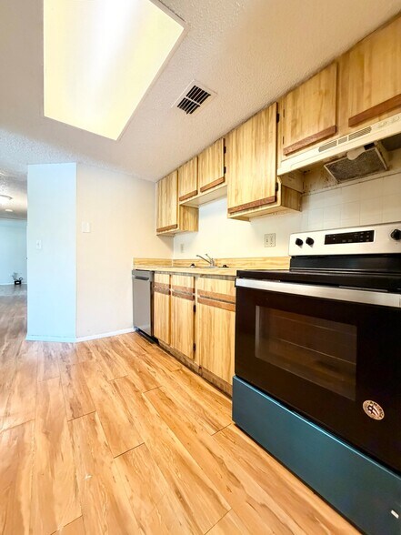 Building Photo - 129 Camphor Cir