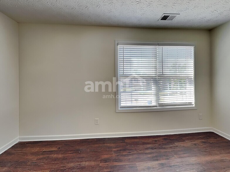 Building Photo - 104 Arbor Creek Way