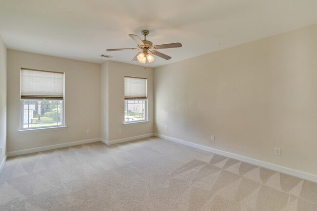 Building Photo - 127 Magnolia Dr