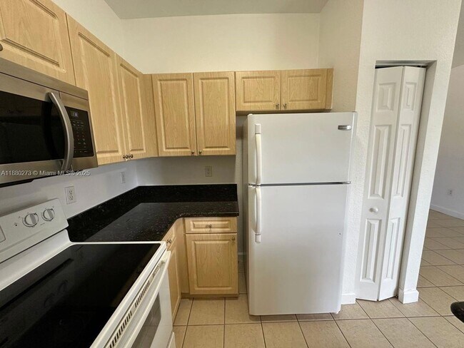 Building Photo - 2641 NE 4th St