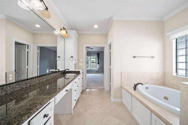 Building Photo - 4321 Jim West St