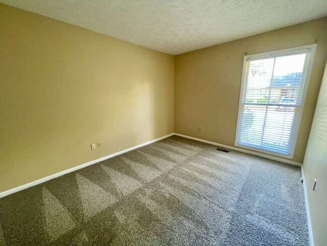 Building Photo - Charming 3-Bed Townhome In Three Colonies