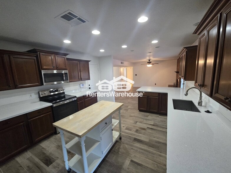 Building Photo - 4136 W Beryl Ave