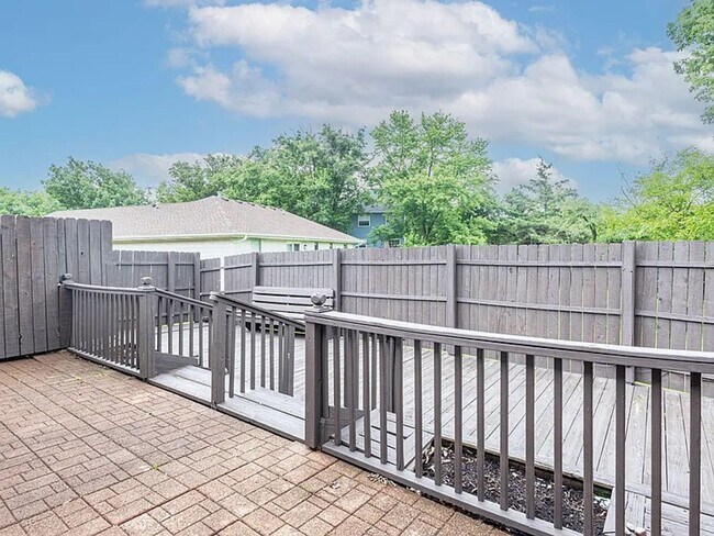 Building Photo - 3804 Larkspur Ct