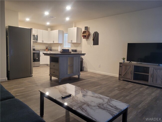 Building Photo - 2198 E Arapaho Rd