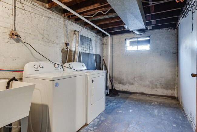 Building Photo - 2130 W 71st Pl