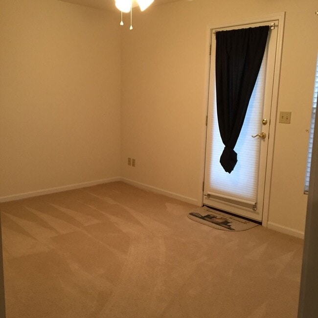 Building Photo - 2320 Willows Ct