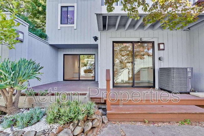 Building Photo - 209 Ortega Ave