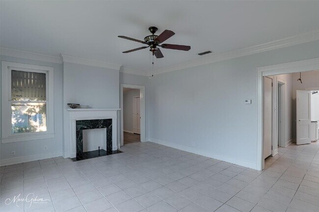 Building Photo - "Charming 3-Bed Oasis with Granite Touches & Hardwood Elegance in Bossier City!"