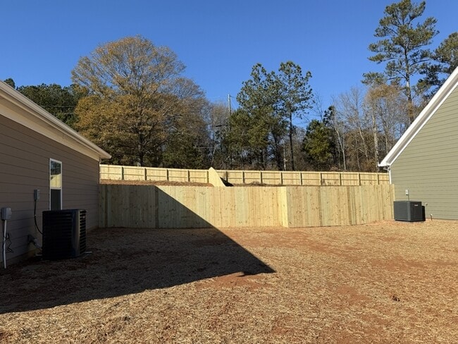 Building Photo - 207 Charlotte Cir