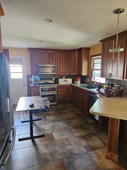 Building Photo - 4117 Mineral Point Rd