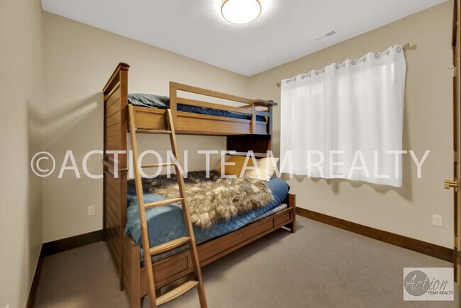 Building Photo - Beautiful Townhome in Huntsville