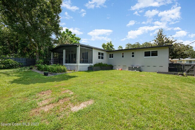 Building Photo - 115 S Indian Cir