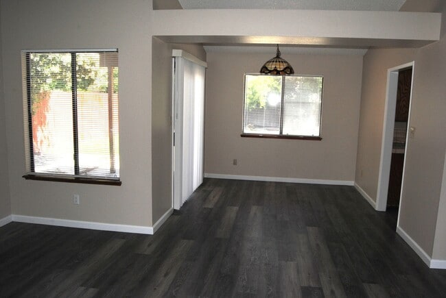 Building Photo - 4620 Gorbett Ln