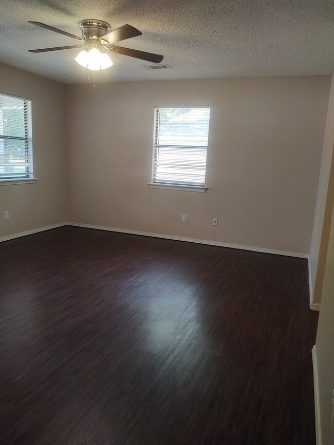 Building Photo - 2608 Virginia Ave