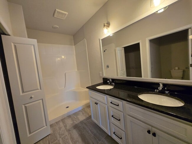 Building Photo - 3 Bedroom/2 Bath in Country Way of Newberry