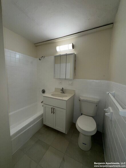 Building Photo - 95 Gardner St