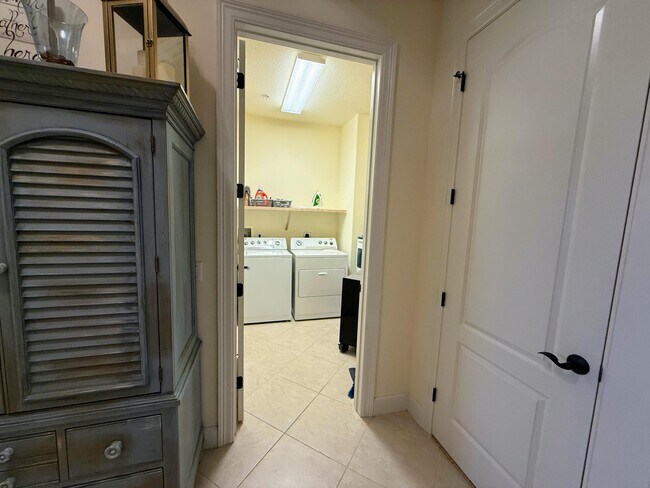 Building Photo - 20 Orange Ave