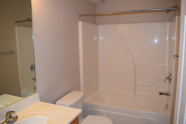 Building Photo - 4 bed / 3 bed Home with Gorgeous View!!!