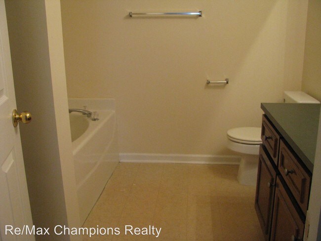 Building Photo - 3 br, 2 bath House - 711 Pine Hill Court