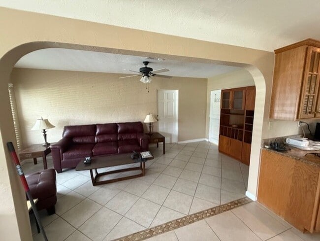 Building Photo - Well maintained 2/2 with a large yard in a...
