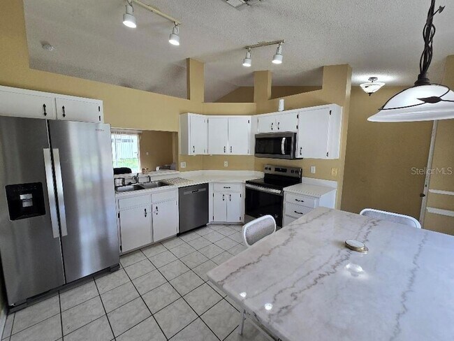 Building Photo - 3511 Majesty Loop