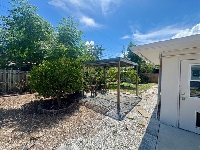 Building Photo - 13864 Dominica Dr