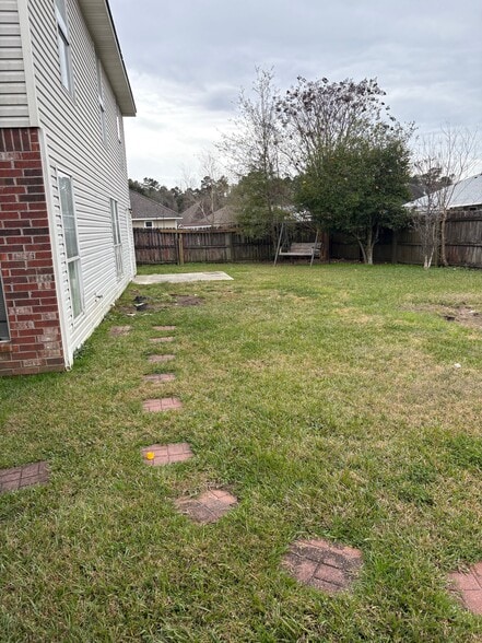 Building Photo - 36013 Raleigh Dr