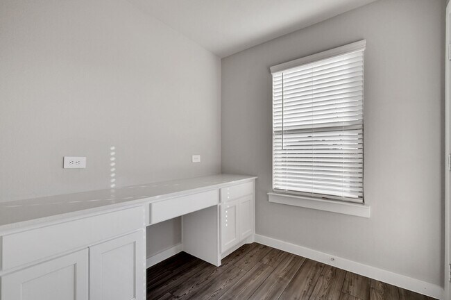 Building Photo - 364 Braves Wy