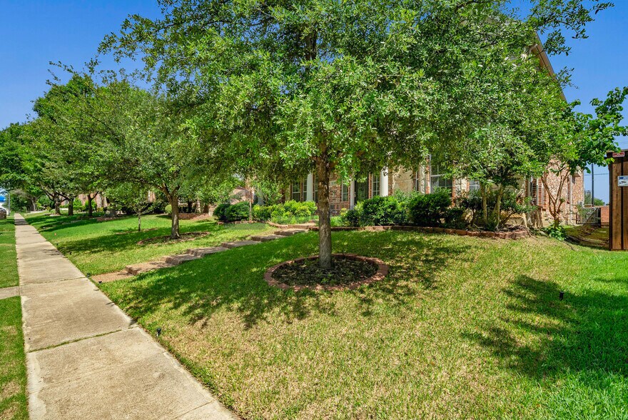 Building Photo - 1513 Van Winkle Dr