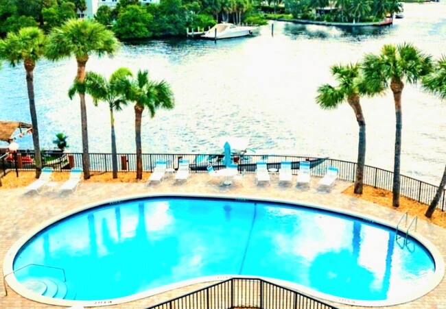 Building Photo - 15 E Royal Palm Rd