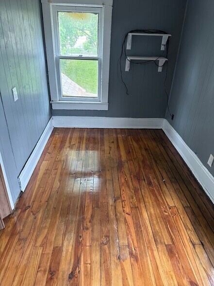 Building Photo - 1127 Wallis Ave