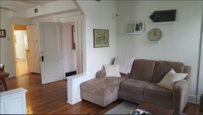 Building Photo - 2309 Bellevue Ave