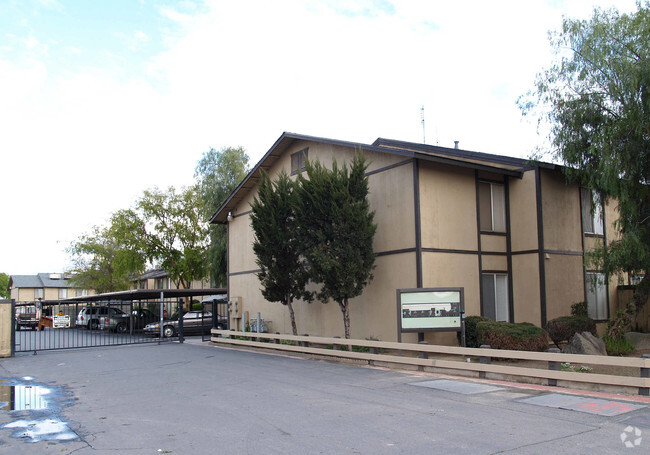 Building Photo - Pepper Tree Apartments