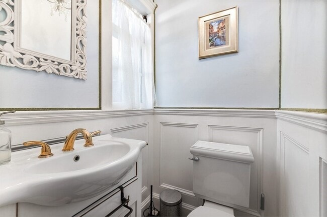 Building Photo - 115 Aspen Ave