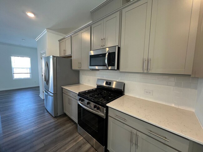 Building Photo - 815 Basswood Gln Trl