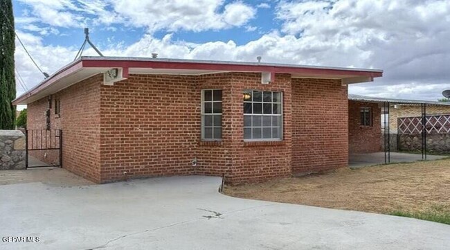 Building Photo - 10073 Kellogg St