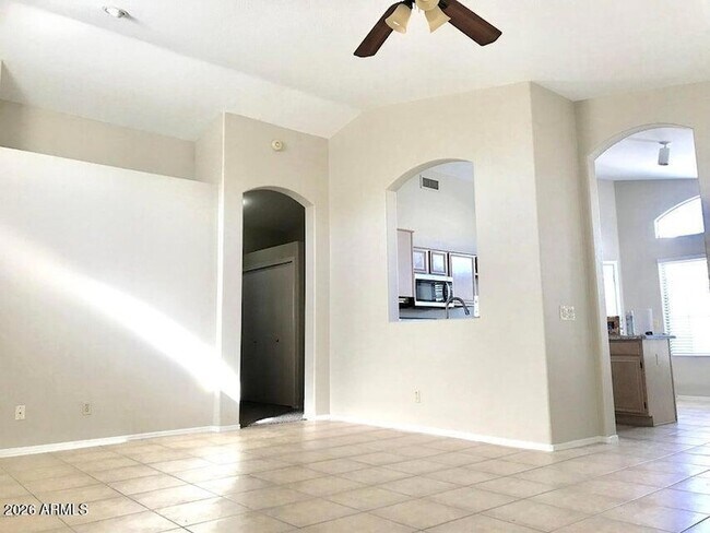 Building Photo - 7427 W Crest Ln