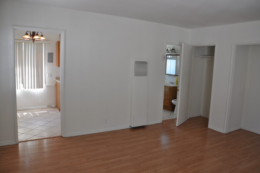 Building Photo - 818 W Glenoaks Blvd