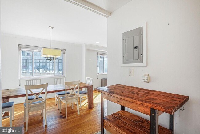 Building Photo - 95 E Wayne Ave