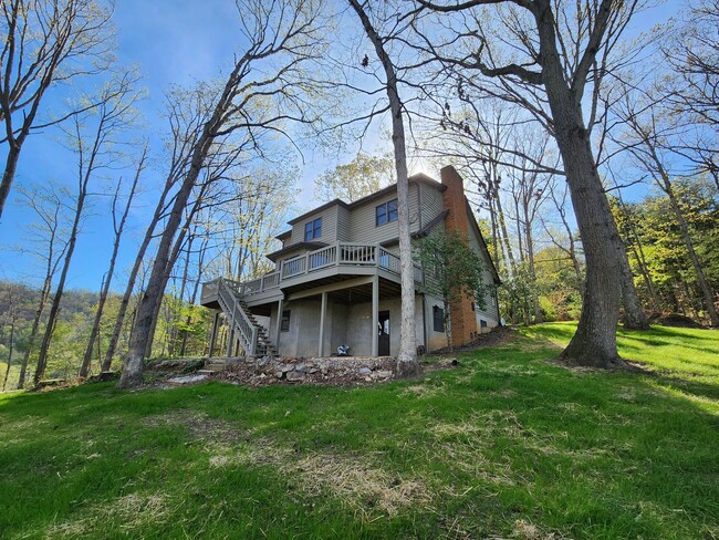 Building Photo - Great Neighborhood Rental-Woodfin