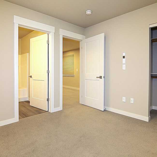 Building Photo - Adorable 2x2 with easy access to the river trails, and option to have all utilities included!