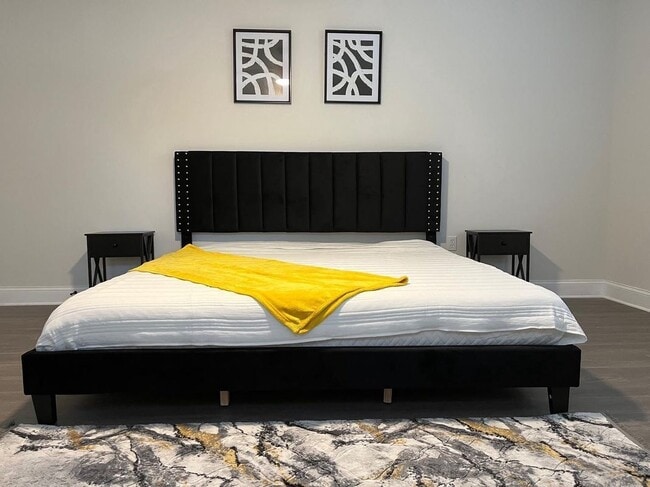 Building Photo - 5207 38th Ave