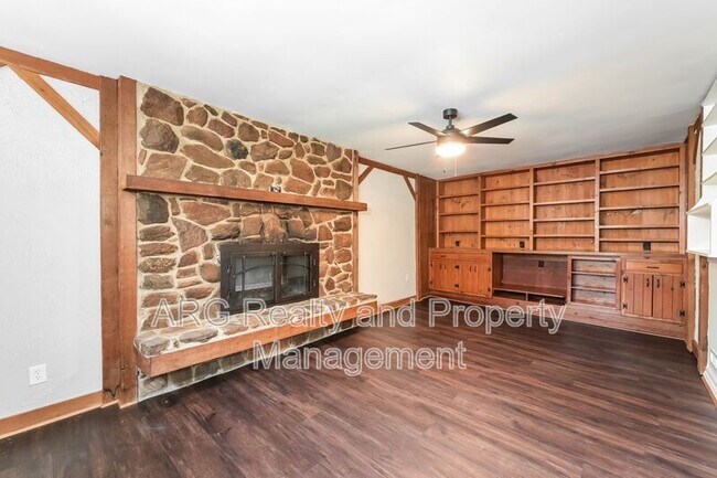 Building Photo - 2771 Winding Ln NE