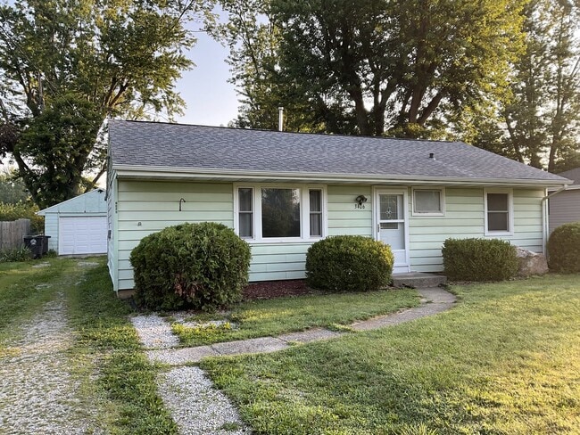 Primary Photo - 3406 Three Oaks Dr